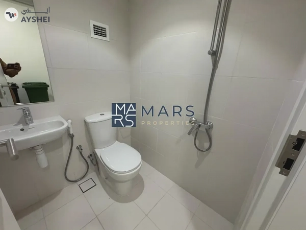 Spacious 3BR Middle unit in Green Community | Ready to move