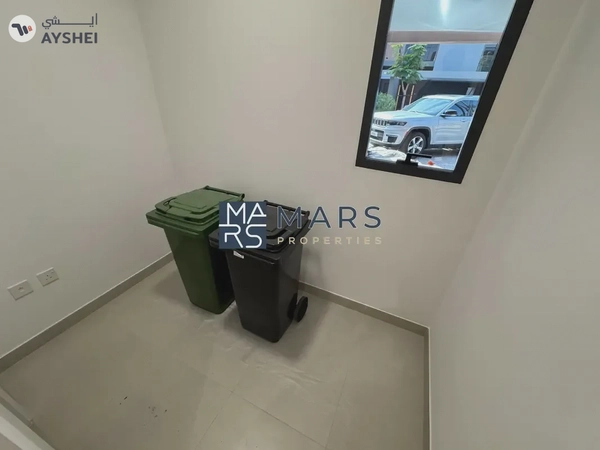 Spacious 3BR Middle unit in Green Community | Ready to move