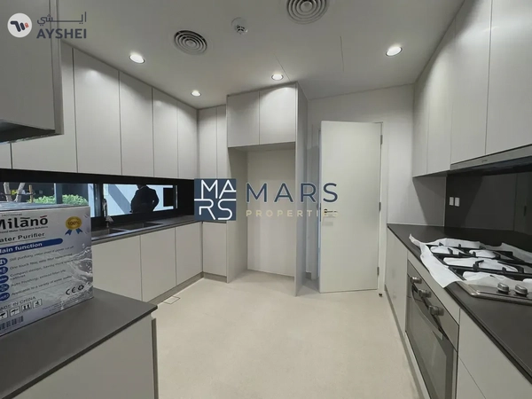 Spacious 3BR Middle unit in Green Community | Ready to move