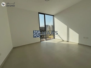 Spacious 3BR Middle unit in Green Community | Ready to move
