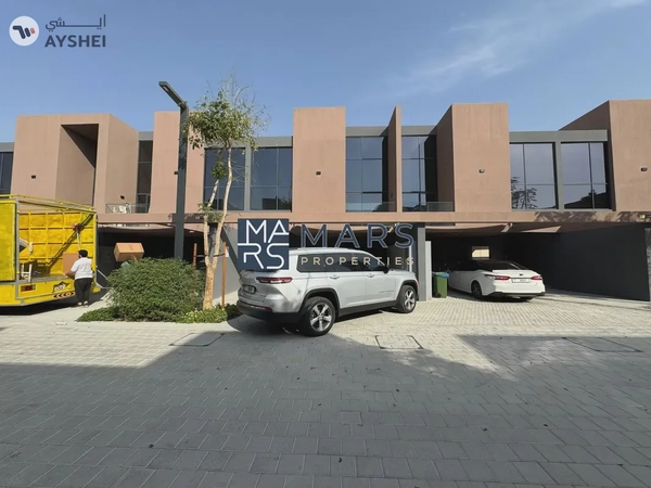 Spacious 3BR Middle unit in Green Community | Ready to move