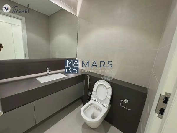 Spacious 3BR Middle unit in Green Community | Ready to move