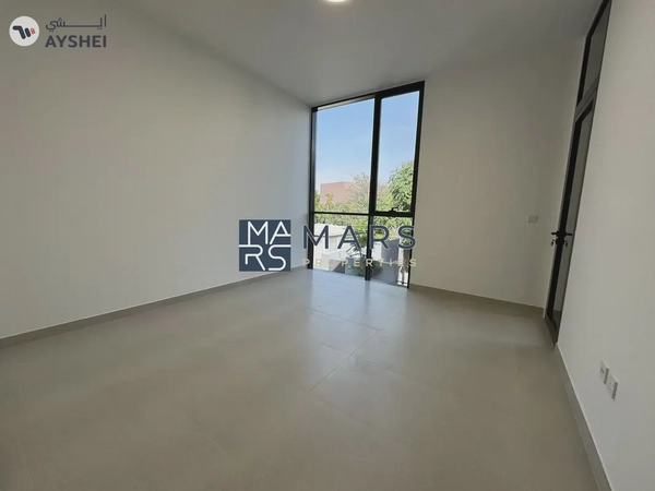 Spacious 3BR Middle unit in Green Community | Ready to move
