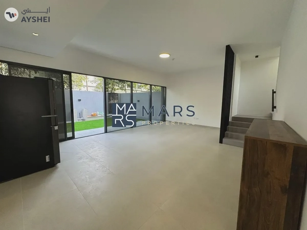 Spacious 3BR Middle unit in Green Community | Ready to move