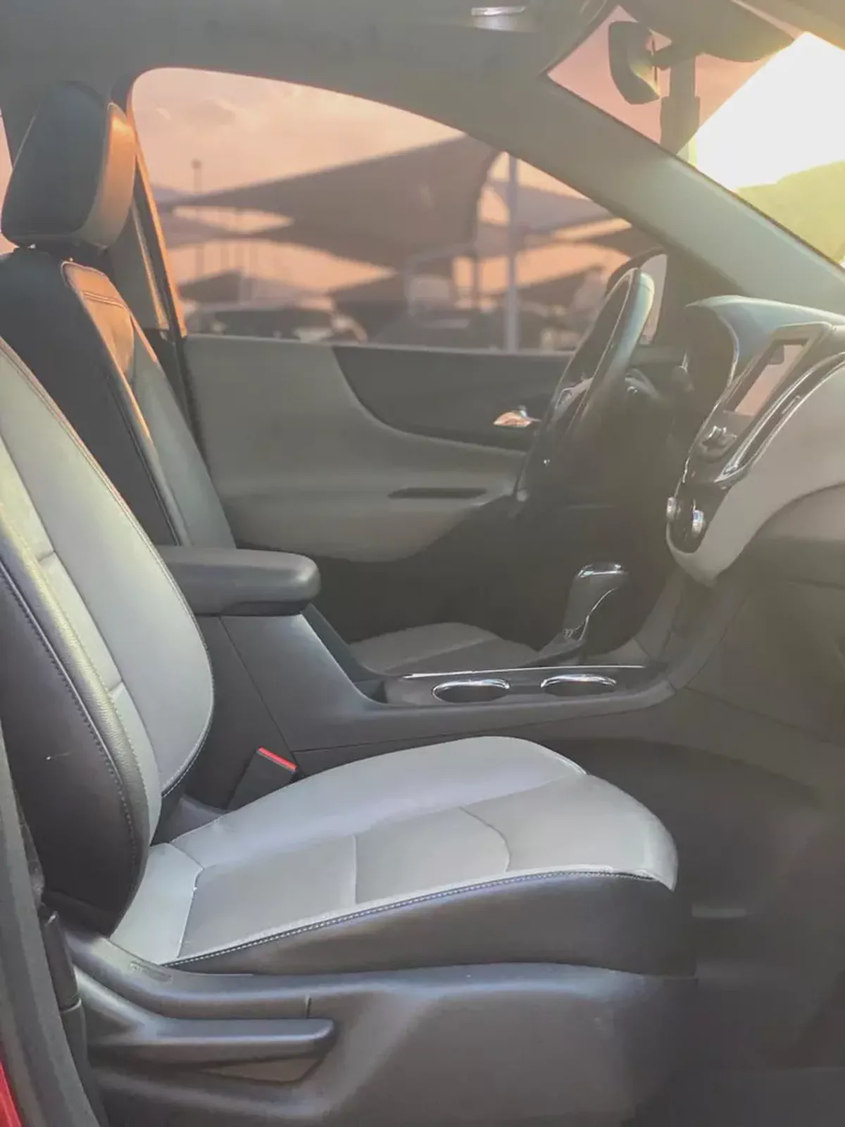 (2020) CHEVROLET EQUINOX //GCC//FULL OPTION//LOW MILLAGE//EXCELLENT CONDITION//-13-13