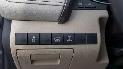 Toyota Camry LE 2.5P AT MY2023 – SILVER-11