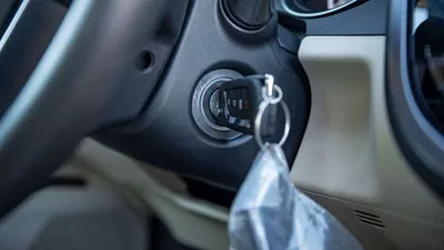 Toyota Camry LE 2.5P AT MY2023 – SILVER-13