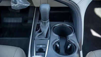 Toyota Camry LE 2.5P AT MY2023 – SILVER-14