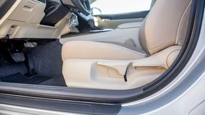 Toyota Camry LE 2.5P AT MY2023 – SILVER-16