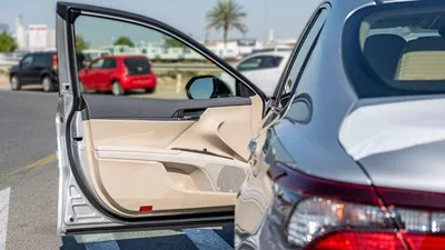 Toyota Camry LE 2.5P AT MY2023 – SILVER-7