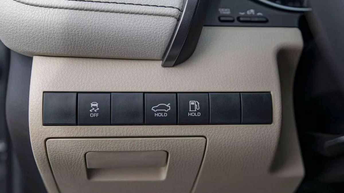 Toyota Camry LE 2.5P AT MY2023 – SILVER-11-0