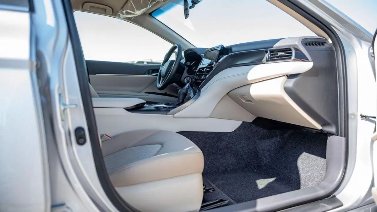 Toyota Camry LE 2.5P AT MY2023 – SILVER-17-0