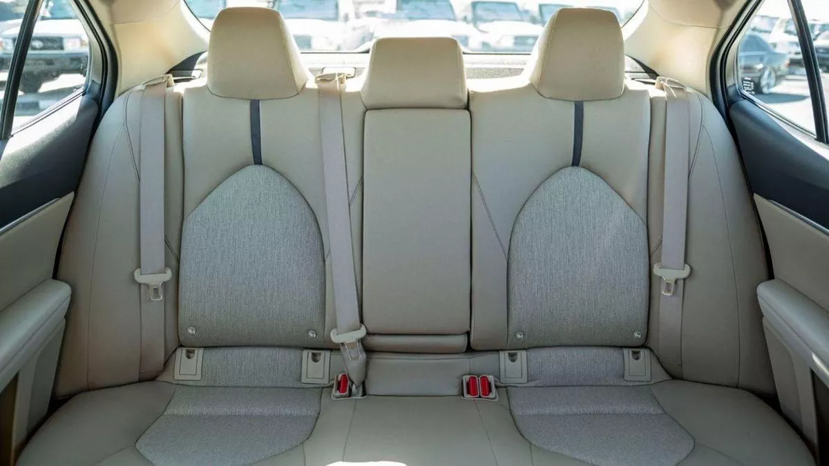 Toyota Camry LE 2.5P AT MY2023 – SILVER-18-0