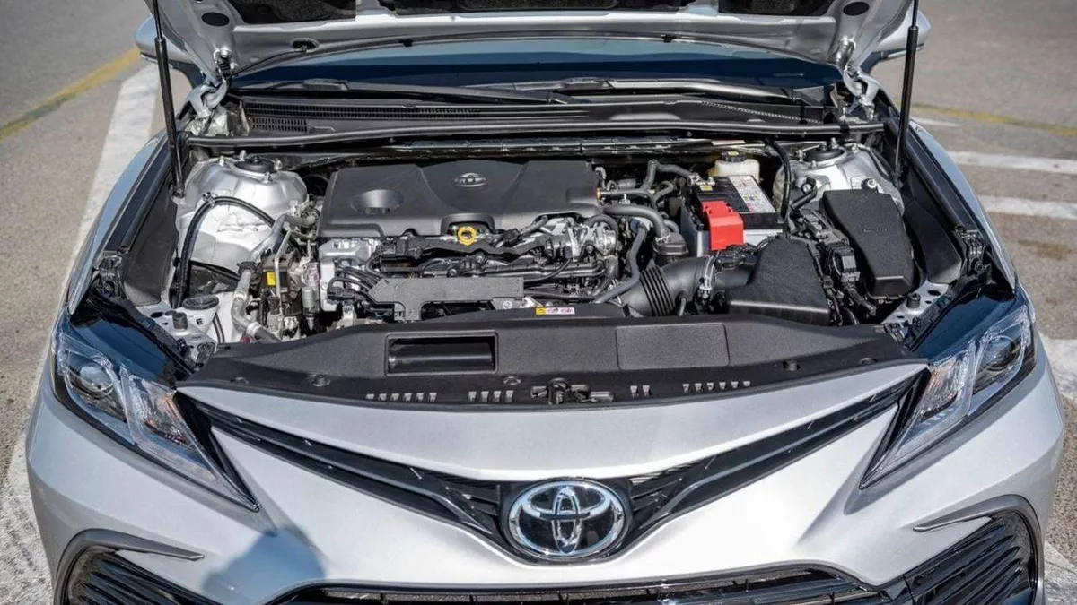 Toyota Camry LE 2.5P AT MY2023 – SILVER-19-0