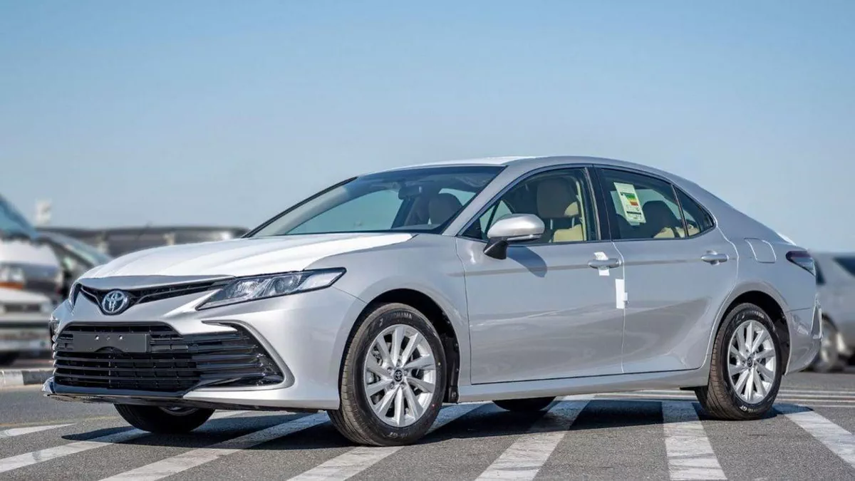Toyota Camry LE 2.5P AT MY2023 – SILVER-2-0