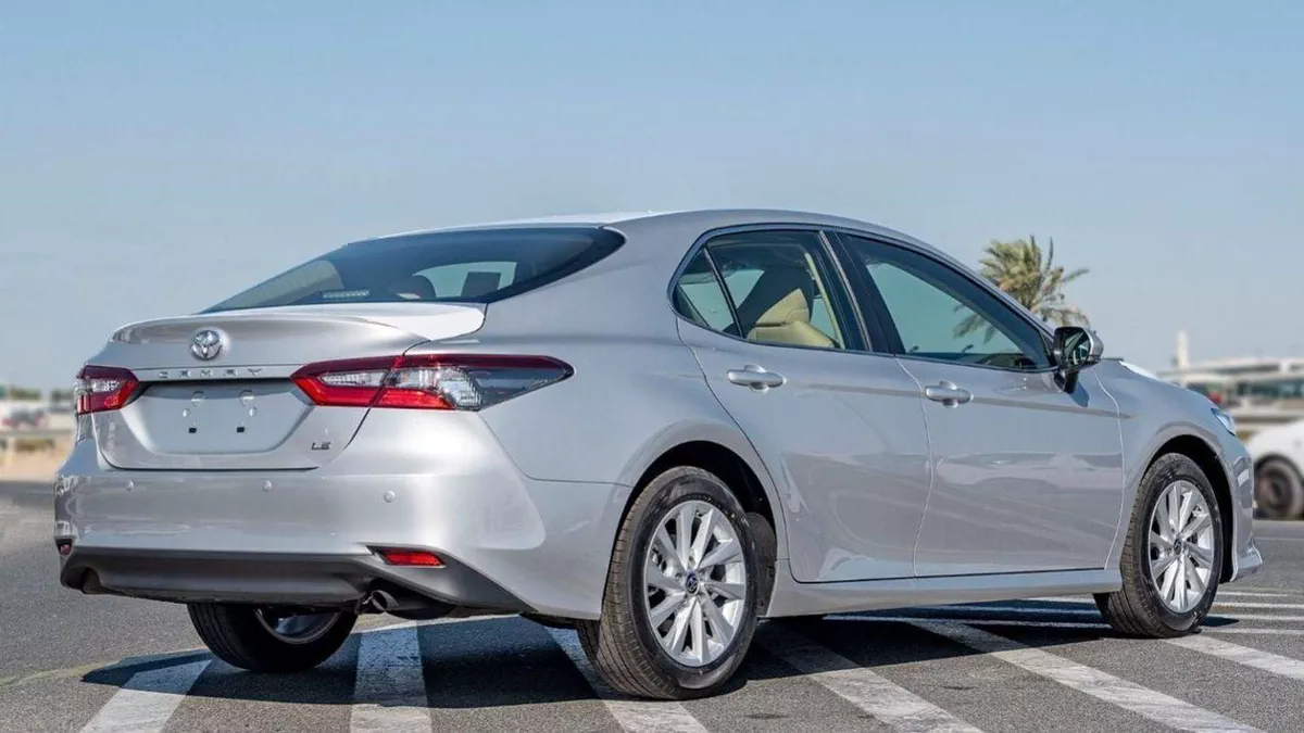 Toyota Camry LE 2.5P AT MY2023 – SILVER-3-0