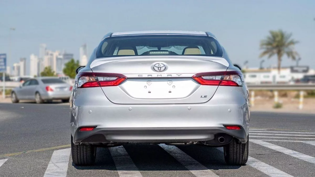 Toyota Camry LE 2.5P AT MY2023 – SILVER-4-0