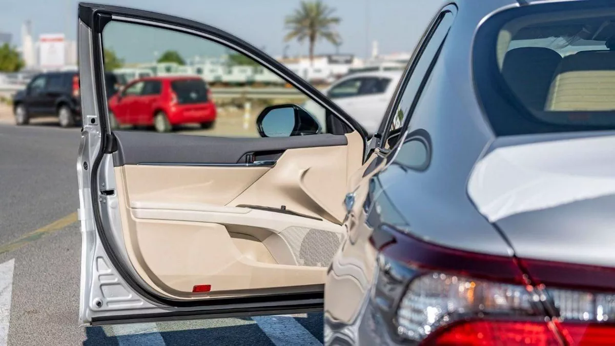 Toyota Camry LE 2.5P AT MY2023 – SILVER-7-0