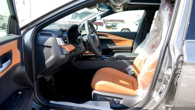 TOYOTA CAMRY LUMIER 2.5L HYBRID FULL OPTION MODEL 2025-9