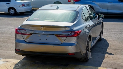TOYOTA CAMRY LUMIER 2.5L HYBRID FULL OPTION MODEL 2025-17