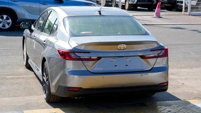 TOYOTA CAMRY LUMIER 2.5L HYBRID FULL OPTION MODEL 2025-13