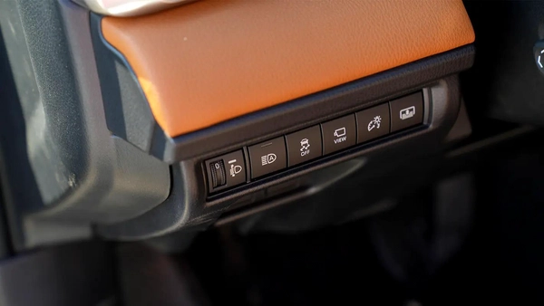 TOYOTA CAMRY LUMIER 2.5L HYBRID FULL OPTION MODEL 2025