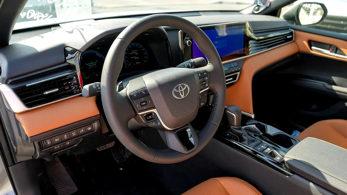 TOYOTA CAMRY LUMIER 2.5L HYBRID FULL OPTION MODEL 2025-12-12
