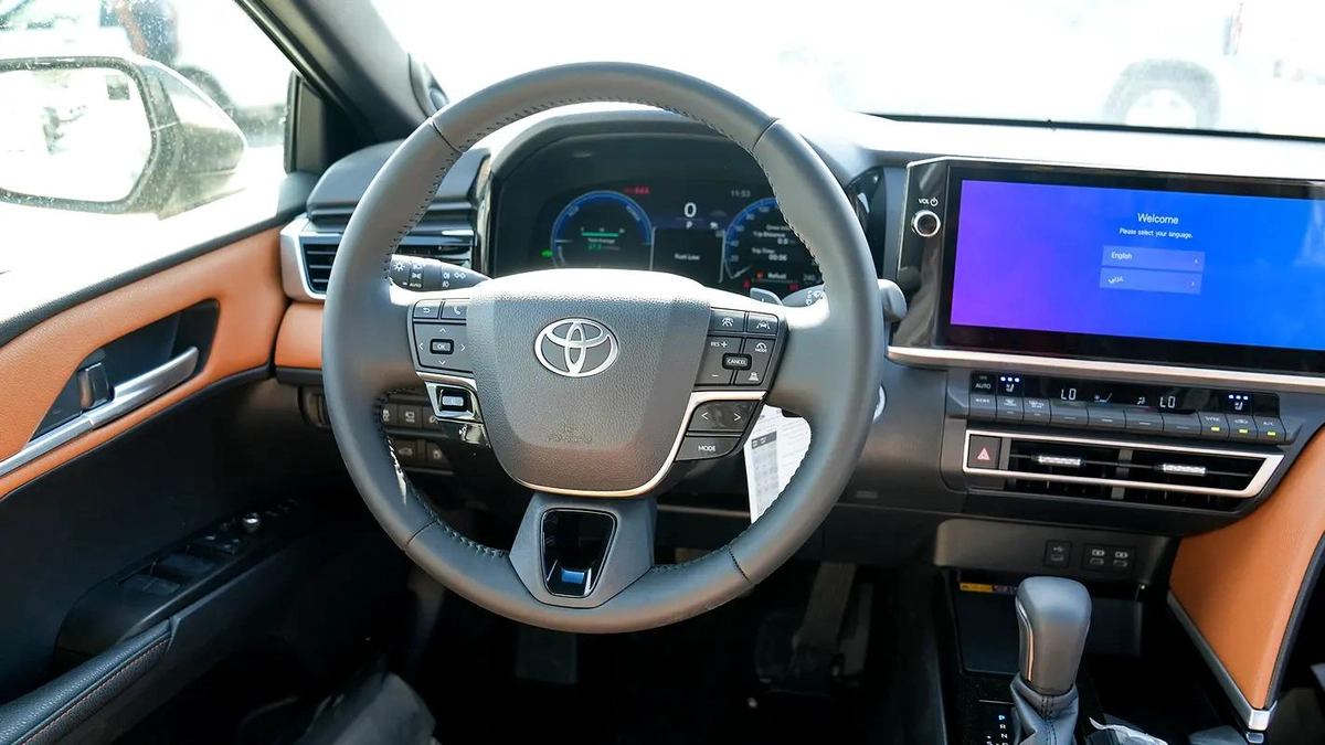 TOYOTA CAMRY LUMIER 2.5L HYBRID FULL OPTION MODEL 2025-18-18