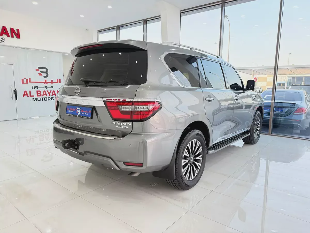 نيسان باترول بلاتينيوم V6 رمادي / زعفراني 2017 (خليجي)-2-2