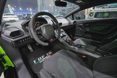 2018 LAMBGORGHINI HURACAN LP 610 WITH BODY KIT PERFORMANTE GCC ONLY 67000 KM-13