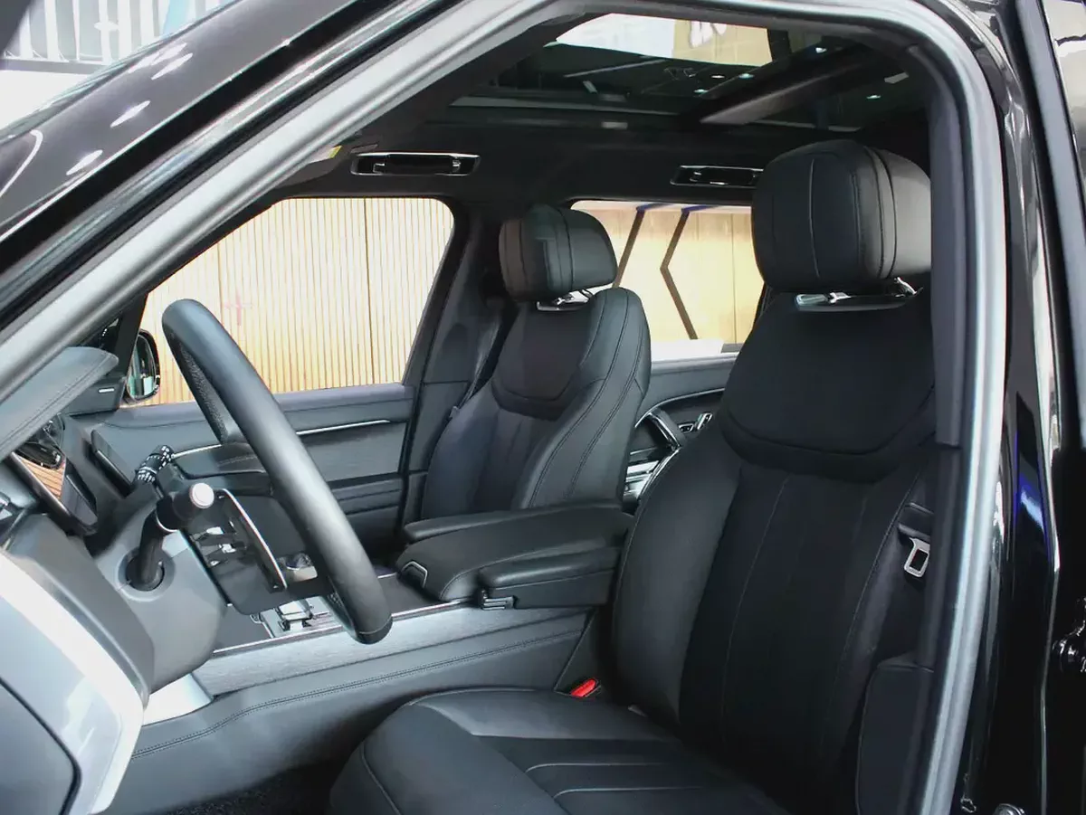 2025 - Land Rover Range Rover Vogue SE 2025 - Low mileage-10-10