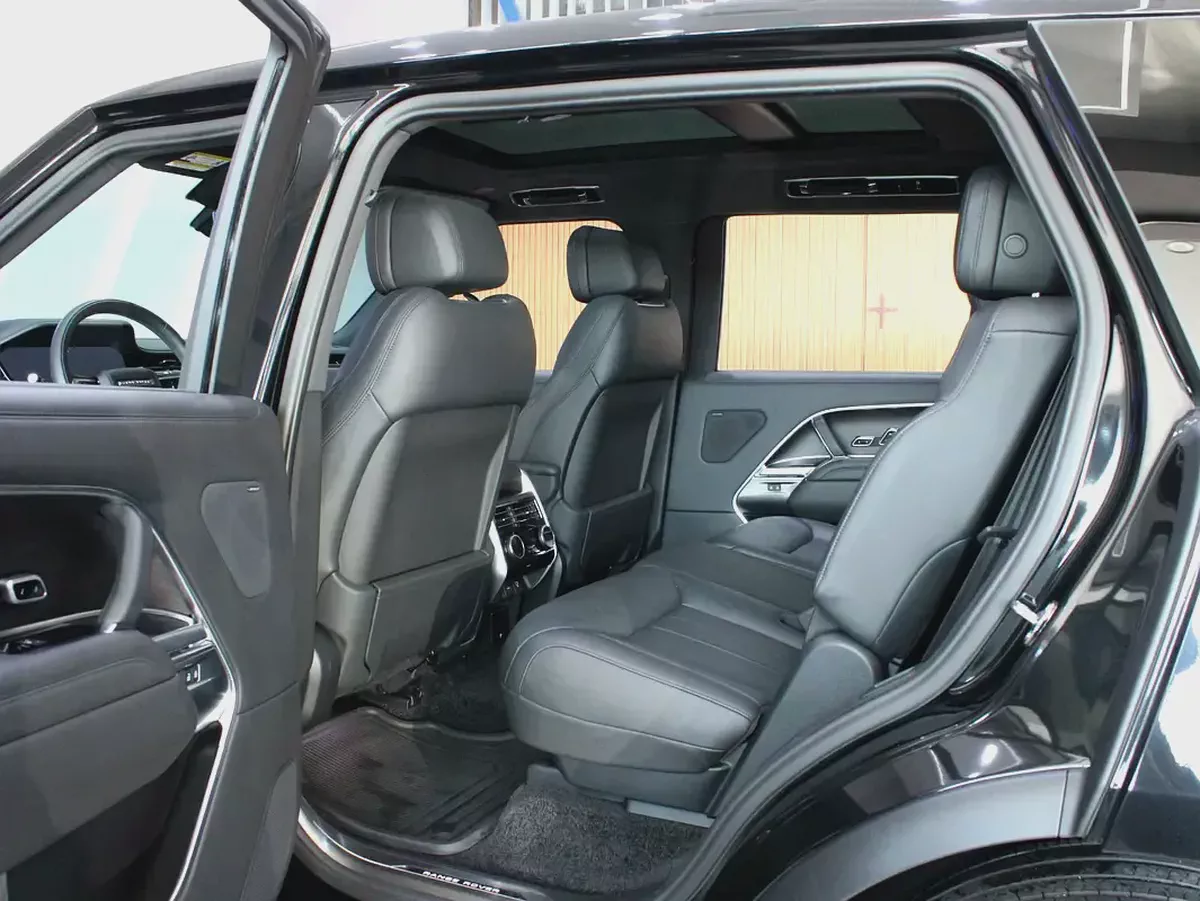 2025 - Land Rover Range Rover Vogue SE 2025 - Low mileage-12-12
