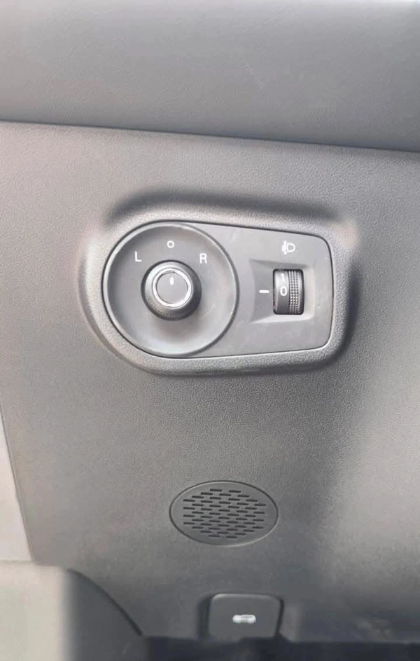 MG ZS FACE-LEFT