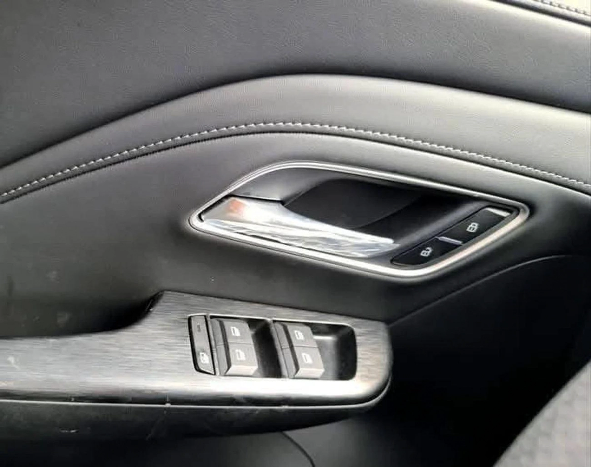 MG ZS FACE-LEFT-10-10