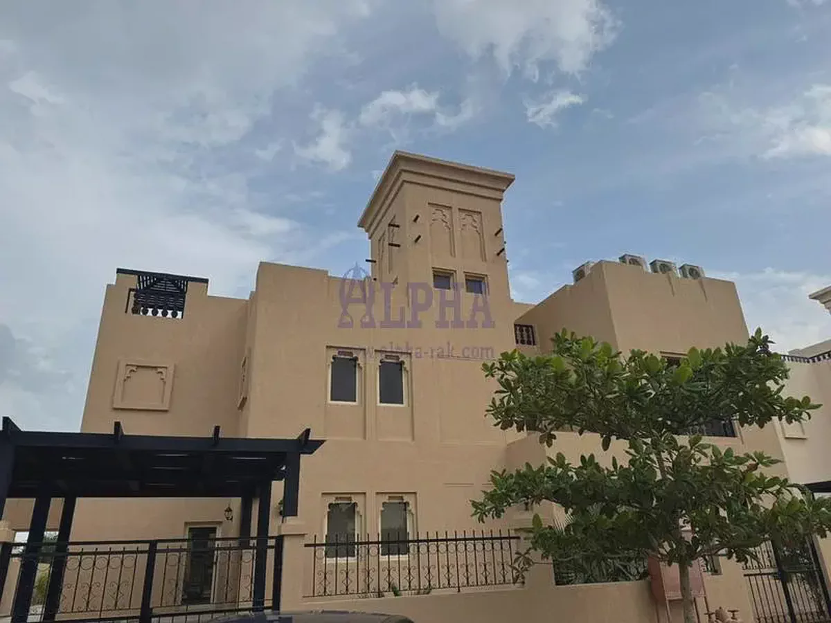 Luxury 5 Bed Villa | Spacious | Sea View-1-1