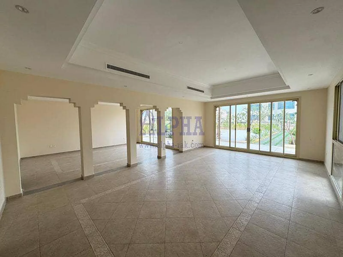 Luxury 5 Bed Villa | Spacious | Sea View-3-3