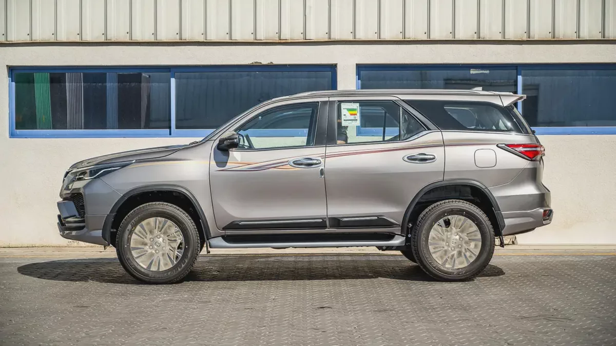 | Toyota Fortuner SR5 4.0L | GCC |  2026 | Specs | 0KM | Brand New-2-2