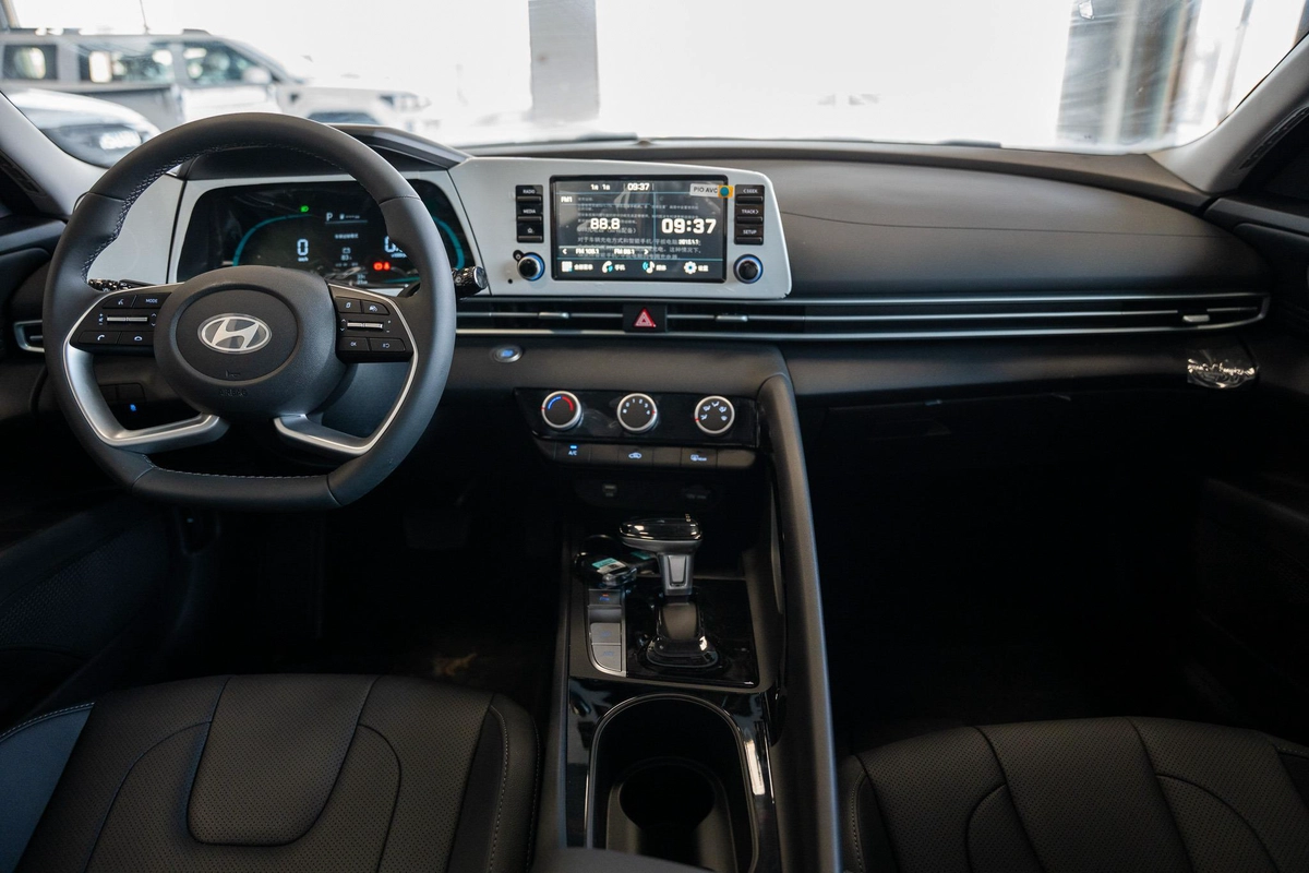 HYUNDAI ELANTRA 1.5 CHINESE SPECS 2025 MODEL FULL OPTION-5-5