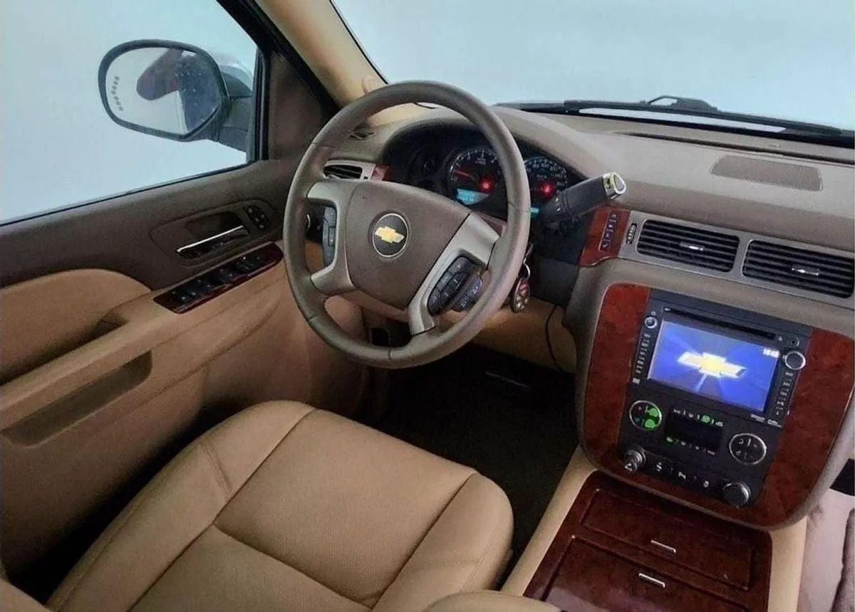 Chevrolet Tahoe LTZ S/R DVD/NAV LTZ FULL OPTION 5.3L-8CYL - SUNROOF - LEATHER INTERIOR - EXCELLENT CONDITION-3-0