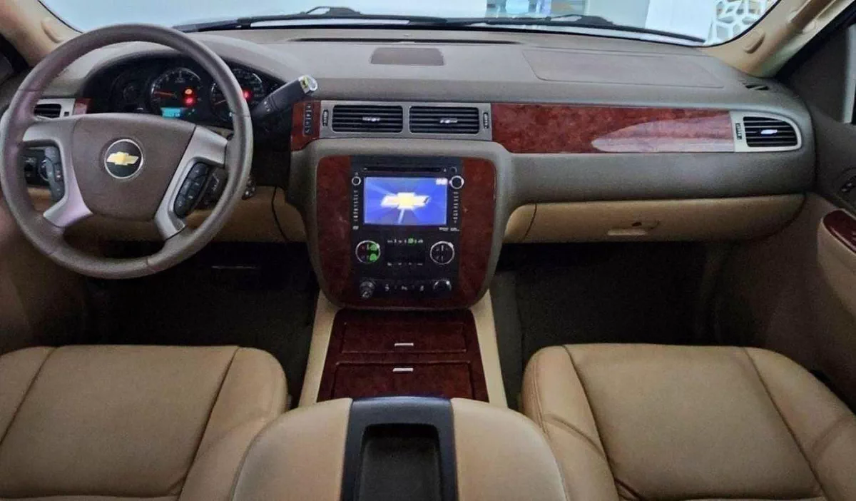 Chevrolet Tahoe LTZ S/R DVD/NAV LTZ FULL OPTION 5.3L-8CYL - SUNROOF - LEATHER INTERIOR - EXCELLENT CONDITION-7-0