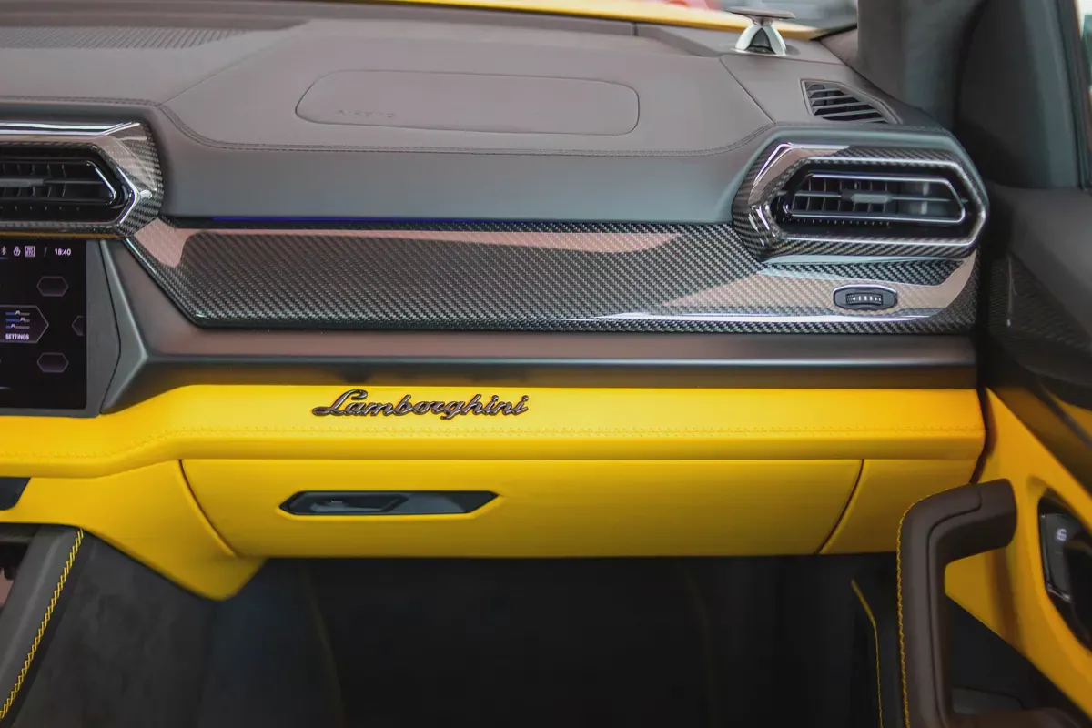 Lamborghini Urus SE | 2025 | 0 km | Under warranty | Carbon Fiber interior-16-16