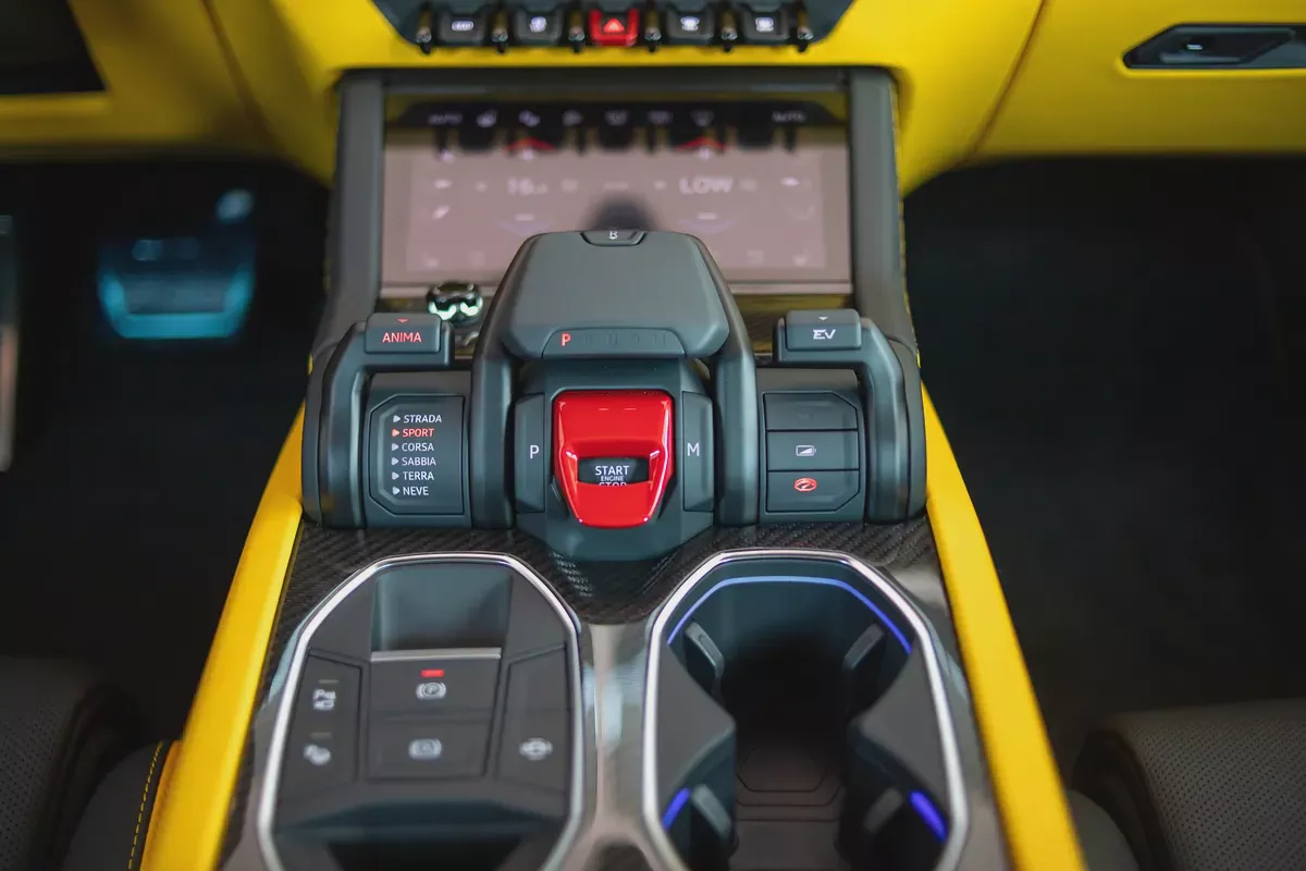 Lamborghini Urus SE | 2025 | 0 km | Under warranty | Carbon Fiber interior-18-18