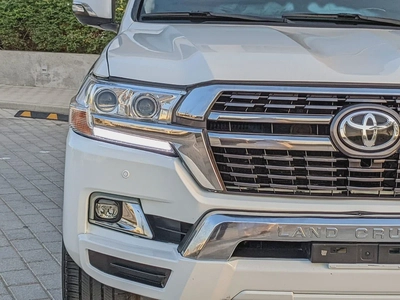 TOYOTA LAND CRUISER 2008 FACELIFTED 2021 VXR GCC IN EXCELLENT CONDITION-16