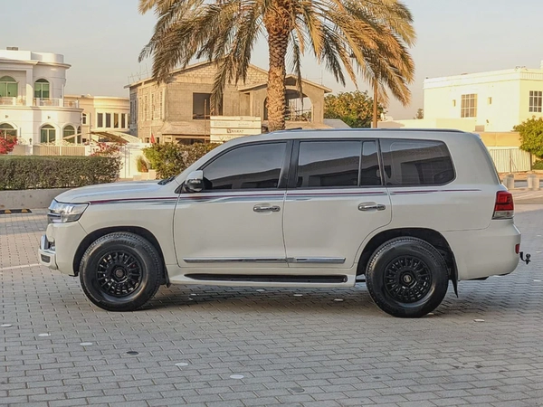 TOYOTA LAND CRUISER 2008 FACELIFTED 2021 VXR GCC IN EXCELLENT CONDITION