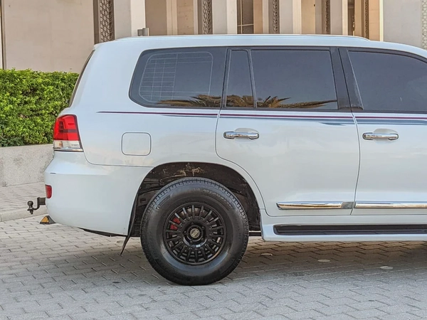 TOYOTA LAND CRUISER 2008 FACELIFTED 2021 VXR GCC IN EXCELLENT CONDITION