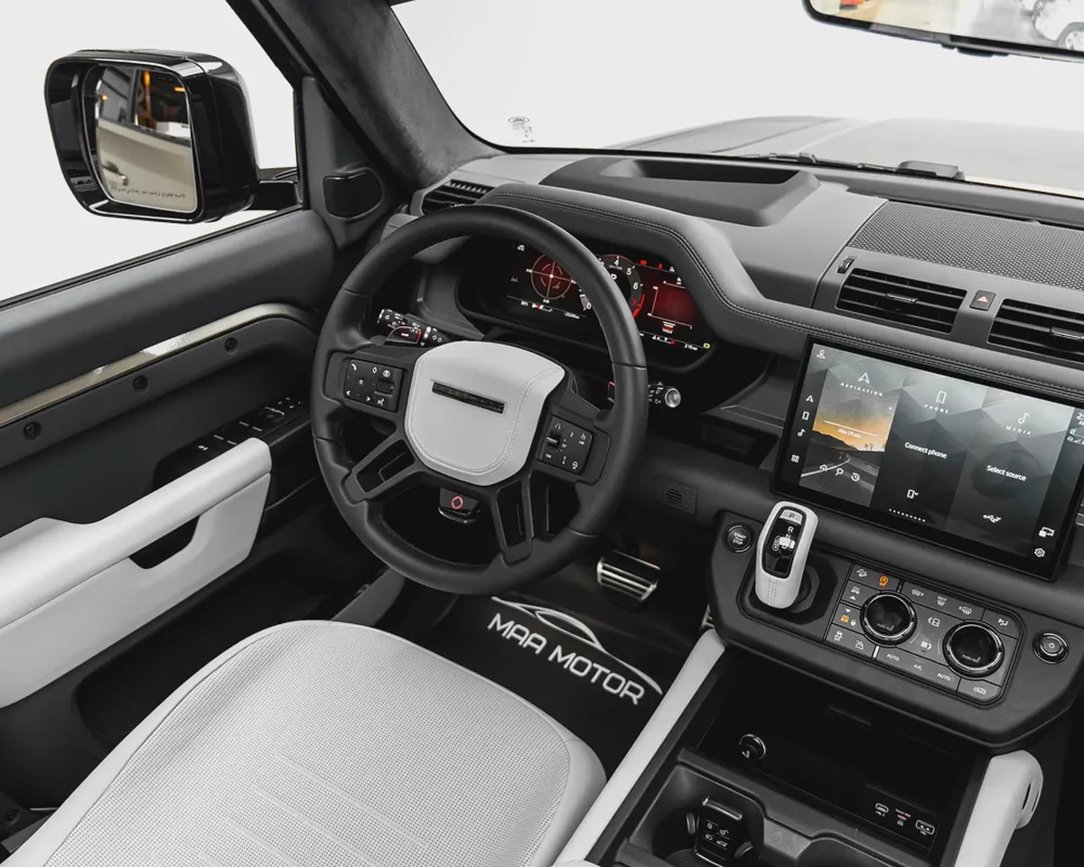 Land Rover Defender OCTA | GCC 2025-10-10