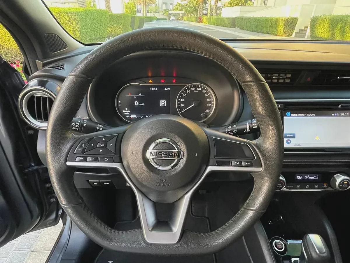 2020 Nissan Kicks SL //Very Low Mileage//Full agency Maintained// No Accident-10-10