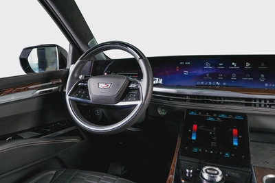 Cadillac Escalade ESV- GCC- new shape-low mileage- Agency warranty and service-10