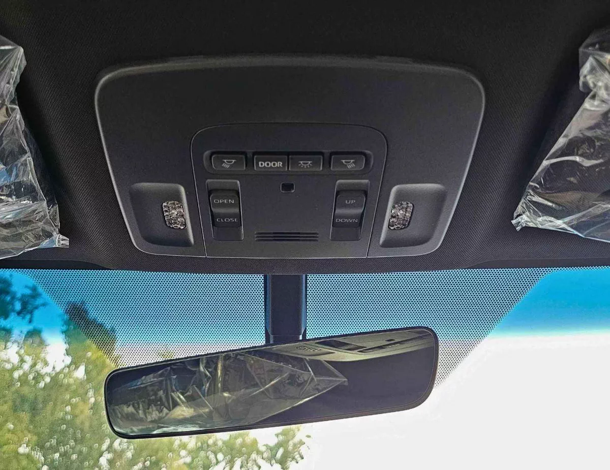 Toyota Camry LE / 2.5L V4 PETROL / PUSH START / DVD CAMERA / SUNROOF (CODE # CPTLE)-11-0