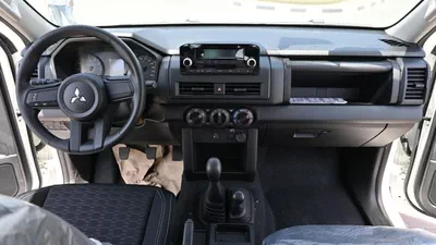 Mitsubishi L200 GL MITSUBISHI L-200 2.4L PETROL DCABIN 4X4-7